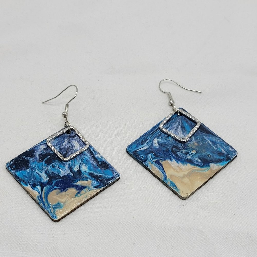 NWOT Wooden Diamond Shaped Earrings - Picture 2 of 5